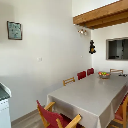 Holiday home Charmante Maison De Village A Proche Commodites - Fr-1-732-92