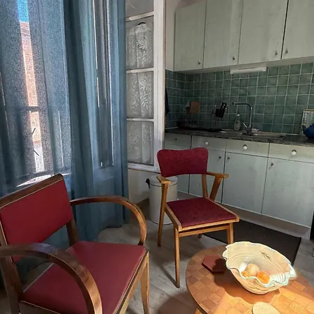 펜션 Charmante Maison De Village A Proche Commodites - Fr-1-732-92 *