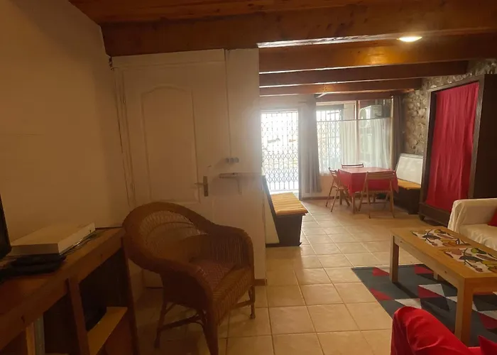 펜션 Charmante Maison De Village A Proche Commodites - Fr-1-732-92